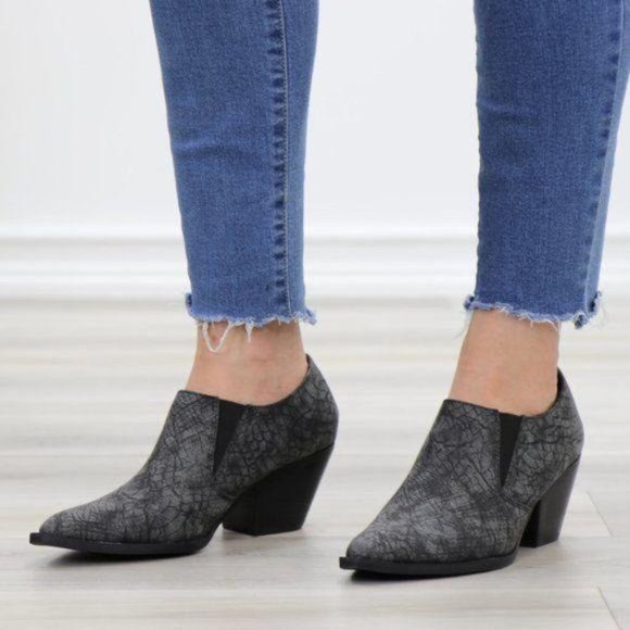 Slip On Gray & Black Snake Texture Low Cut Booties - Picture 6 of 13